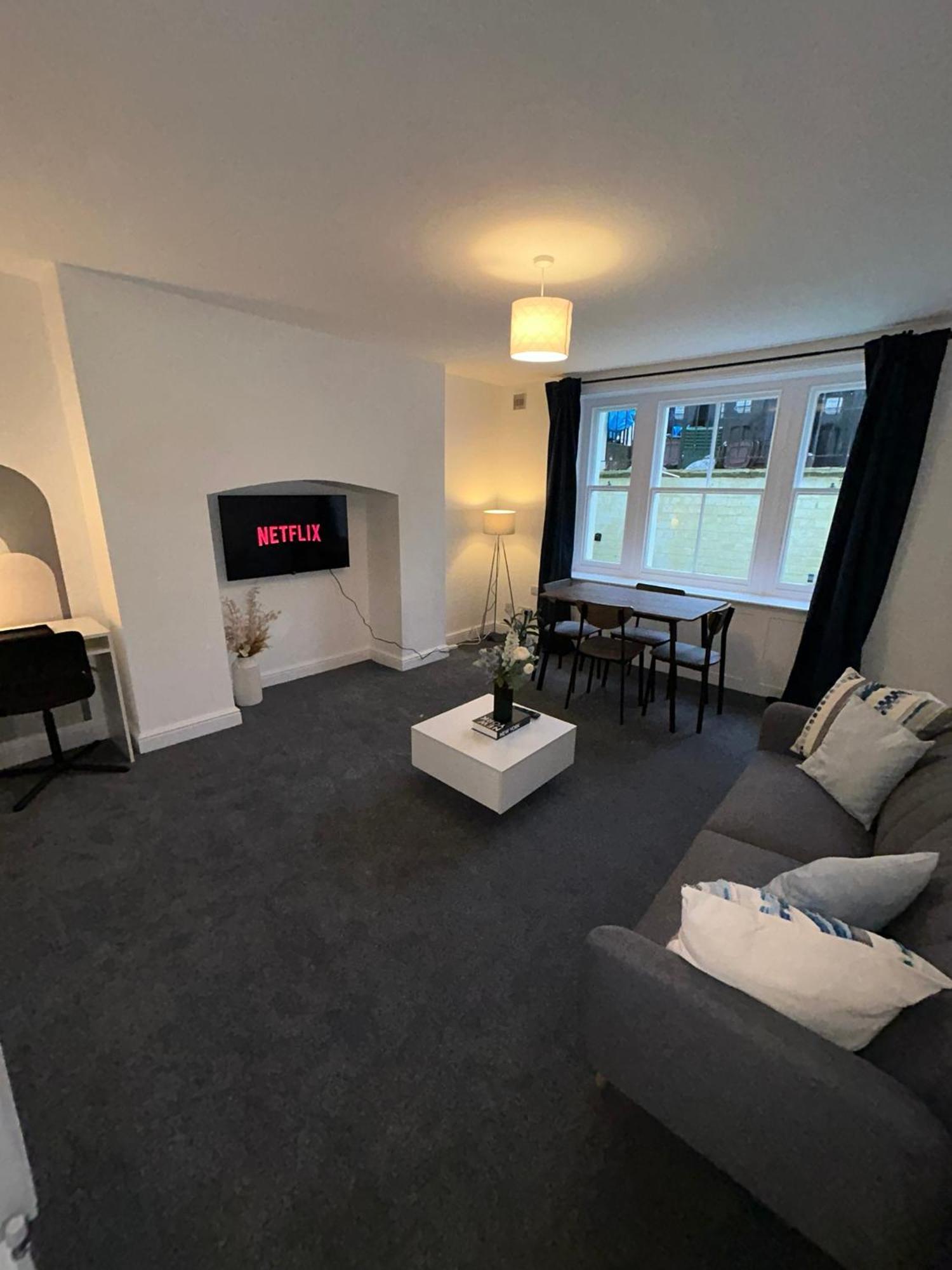 Brand New Modern Apartments Steps From Gloucester Quays Exterior photo