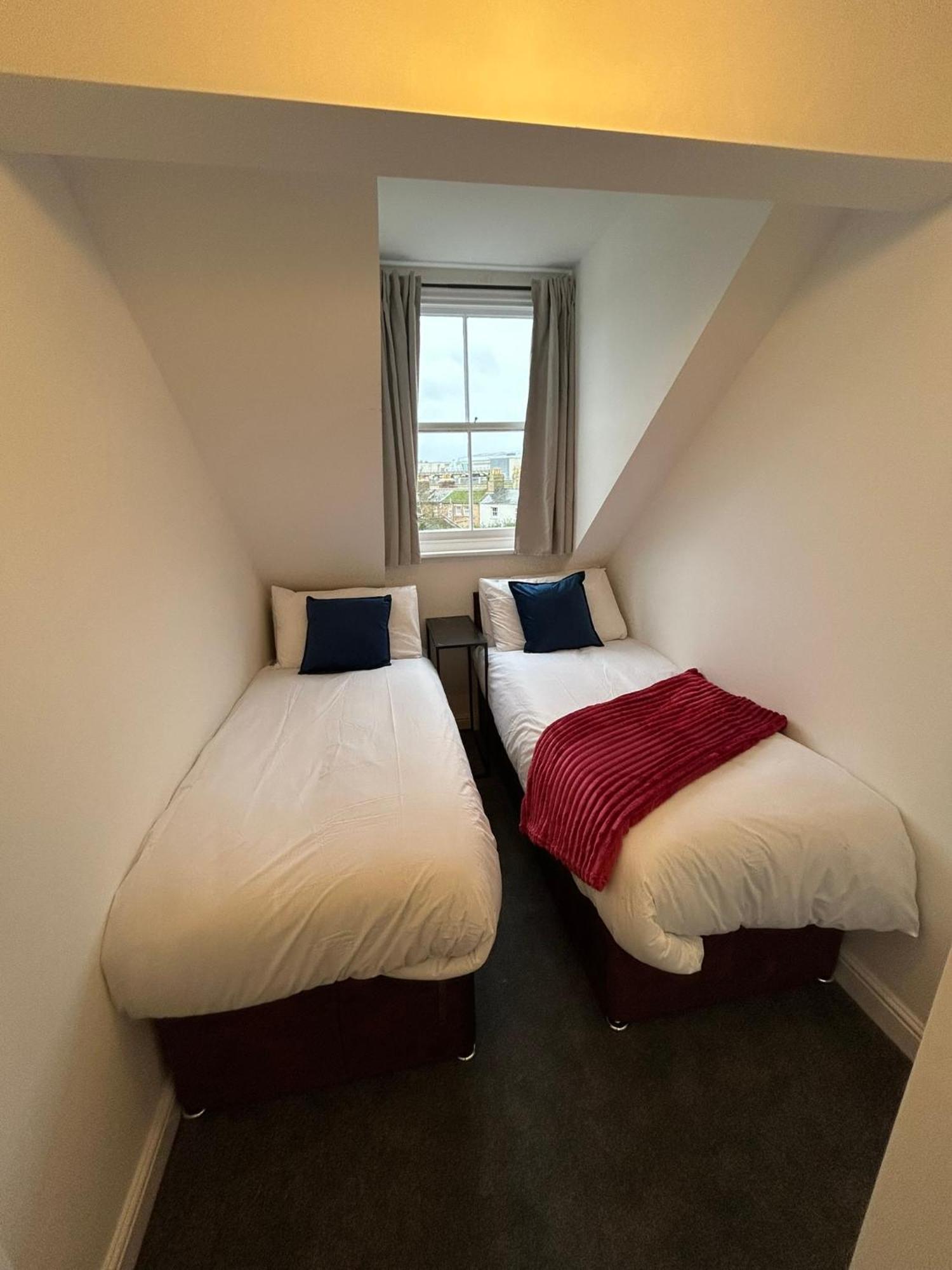Brand New Modern Apartments Steps From Gloucester Quays Exterior photo
