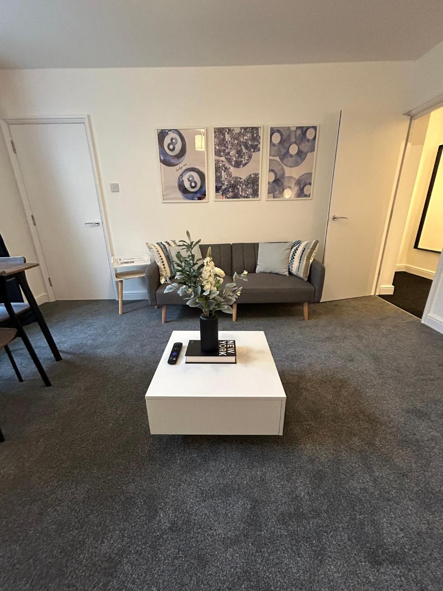 Brand New Modern Apartments Steps From Gloucester Quays Exterior photo