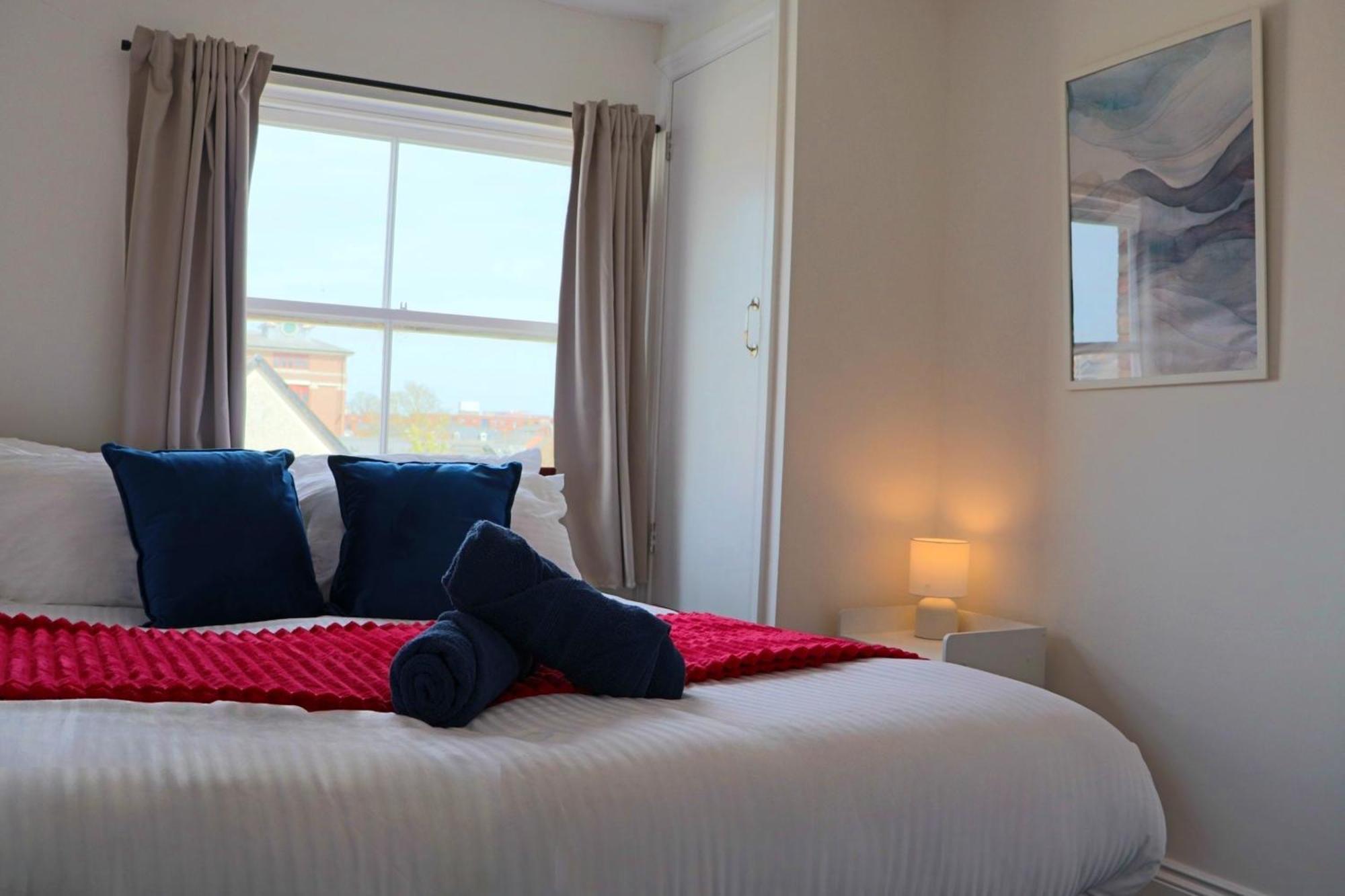 Brand New Modern Apartments Steps From Gloucester Quays Exterior photo