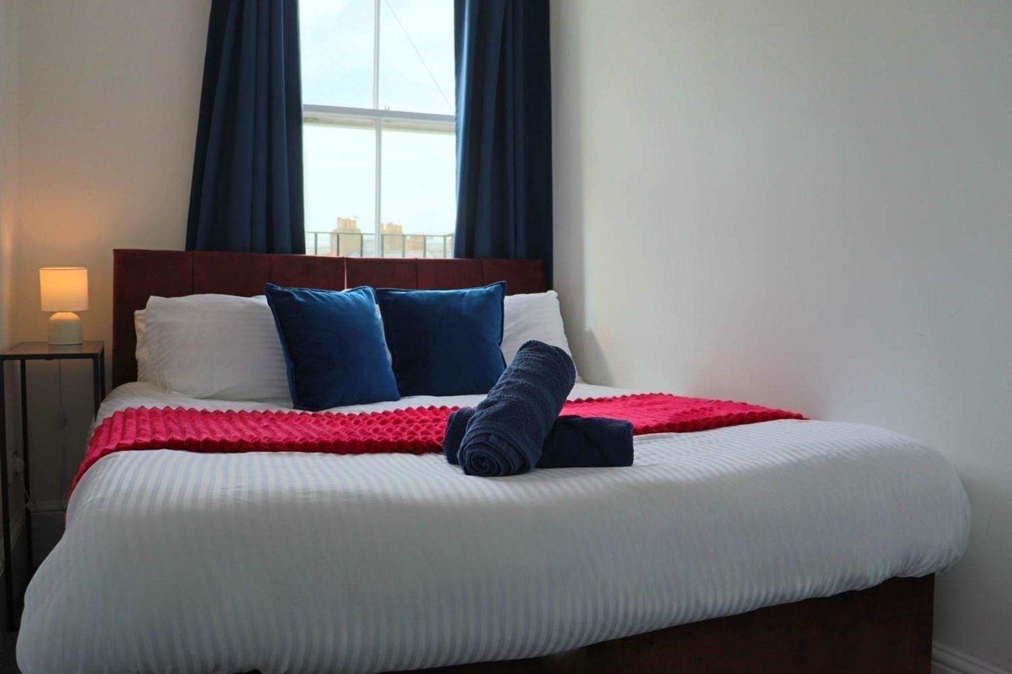 Brand New Modern Apartments Steps From Gloucester Quays Exterior photo