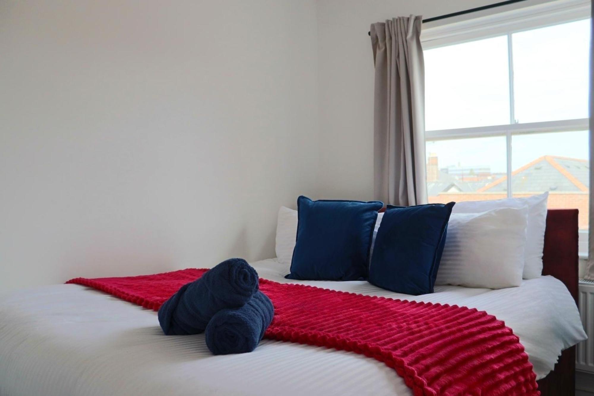 Brand New Modern Apartments Steps From Gloucester Quays Exterior photo
